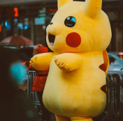 um boneco de um pikachu